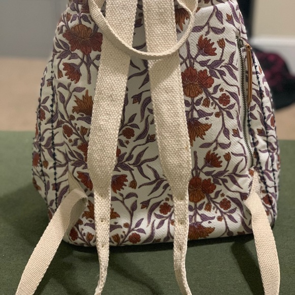 Universal Threads Floral Backpack 🌺 - Picture 2 of 4